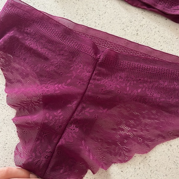 Purple lace cross back bra panty set - Picture 5 of 7